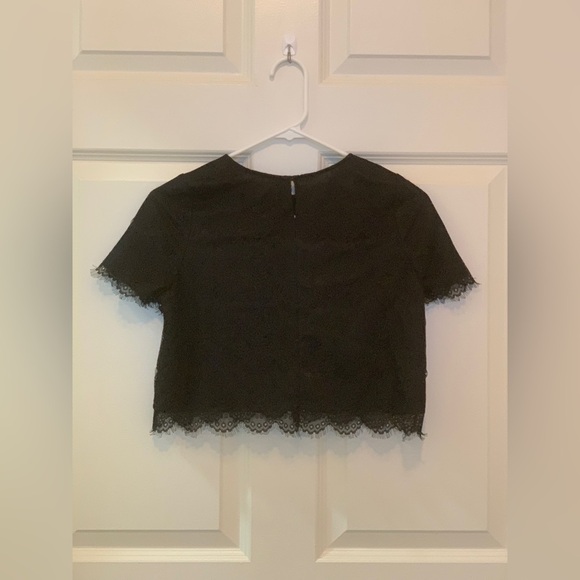 Noul Elegant Black Lace Scalloped Trim Short Sleeve Top.    Size-X-Small - Picture 3 of 4